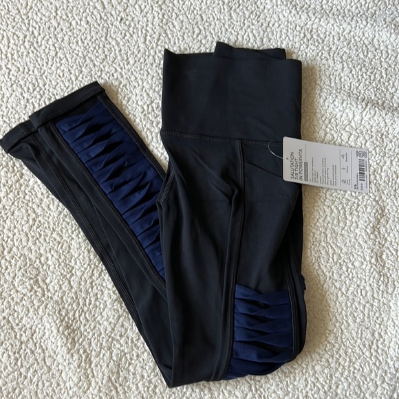 NWT Athleta Salutation 7/8 Tight (XS)- Black / blue - Picture 2 of 4